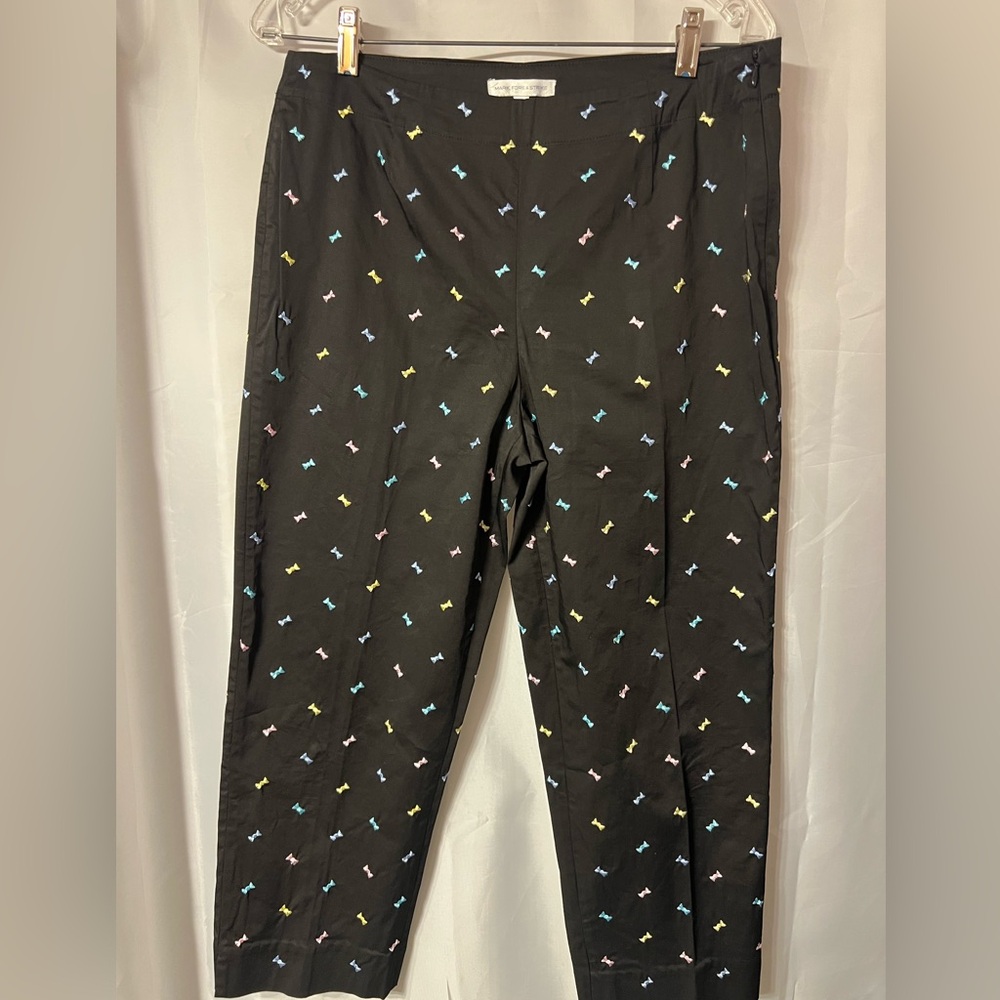 Mark Fore & Strike cute golf pant. Black with cute mini embroidered bows. EUC